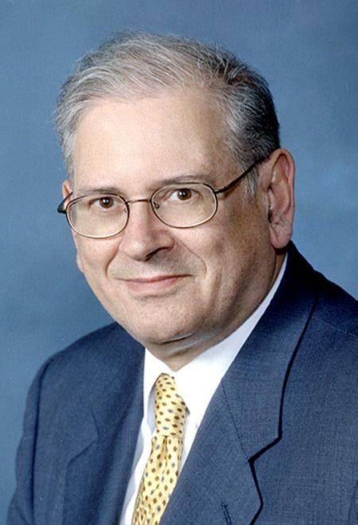 Why did Robert E Kahn invent the Internet?